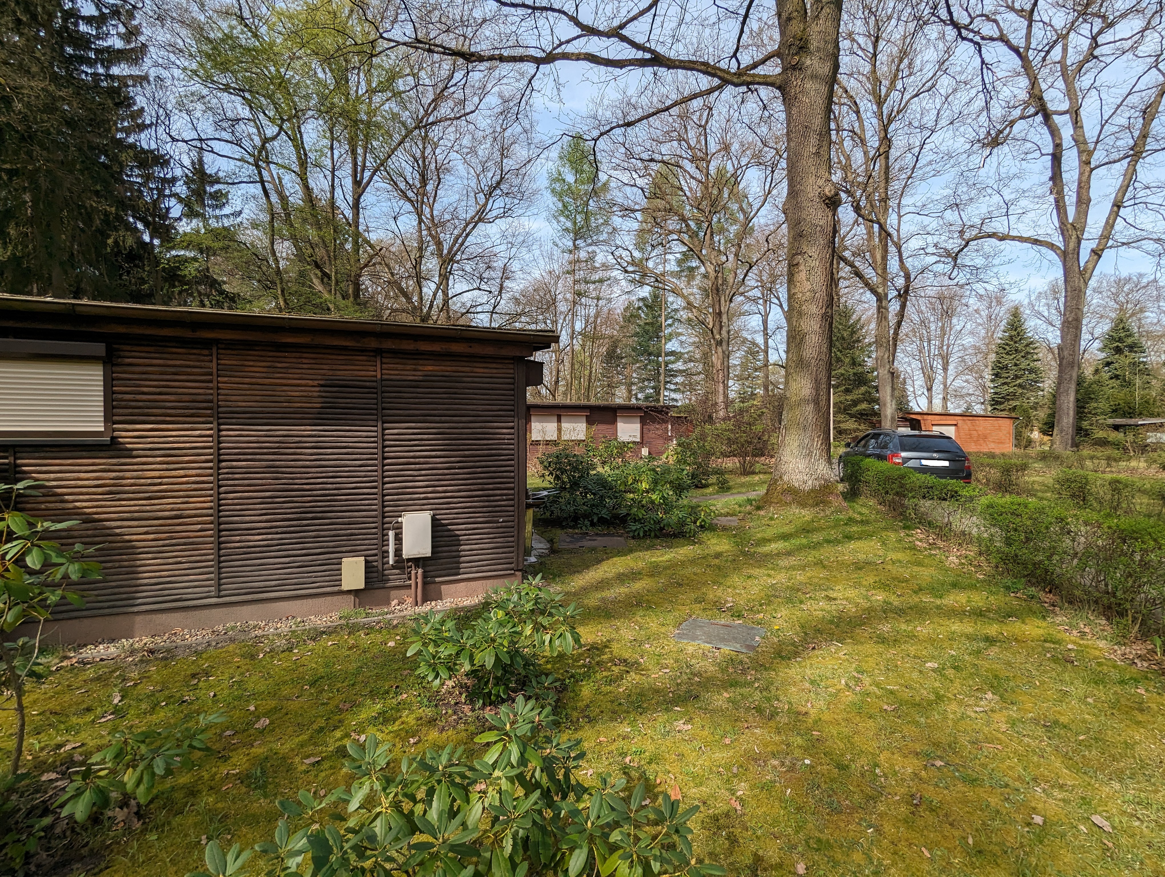 Fassadendetail – die typischen halbrunden Waldlatten eines B26-Bungalows